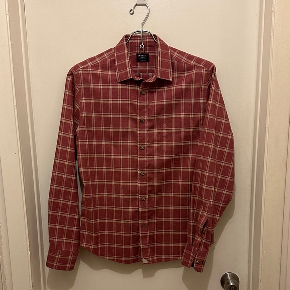 UNTUCKit (M) - Picture 14 of 15